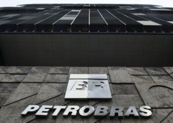 Petrobras vai gastar até R$ 8 bi para concluir refinaria pivô da Lava Jato