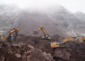 Sobe para 44 total de mortos em deslizamento de terra na China