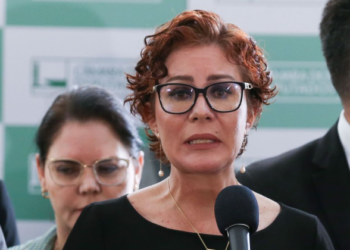 ‘Pai dos pobres? Lula nunca foi’, diz Carla Zambelli