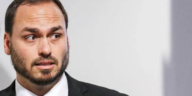 Urgente: PF mira Carlos Bolsonaro em operação sobre a ‘Abin Paralela’