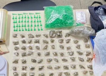 Homem tenta fugir, mas é flagrado por policiais com drogas em Feira de Santana