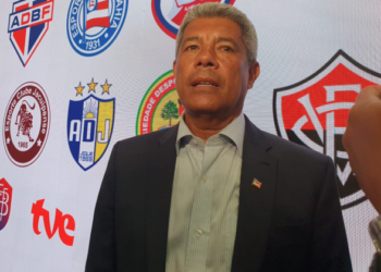 Sem citar Neto, Jerônimo diz que tem gente que ‘não tem altura’ para debater com ele