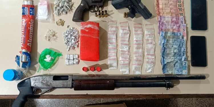 Homens armados com escopeta, pistola e revólver morrem em confronto com a PM na BA