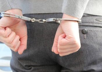 Homem é preso por estuprar filha adotiva de nove anos