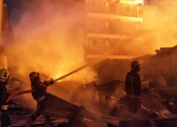 Explosão de caminhão de gás na capital do Quênia deixa três mortos e mais de 270 feridos