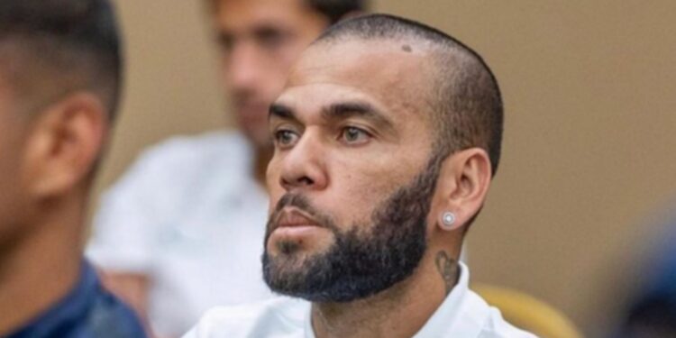 Daniel Alves receberá R$ 6,5 milhões do Tesouro espanhol e usará valor para pedir liberdade provisória