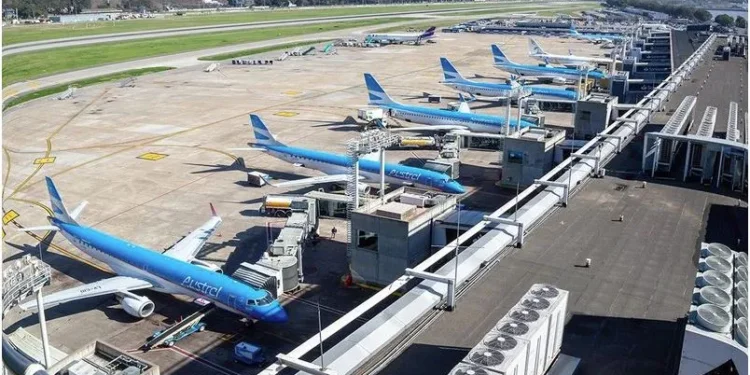 Greve faz companhias aéreas cancelarem voos entre Brasil e Argentina