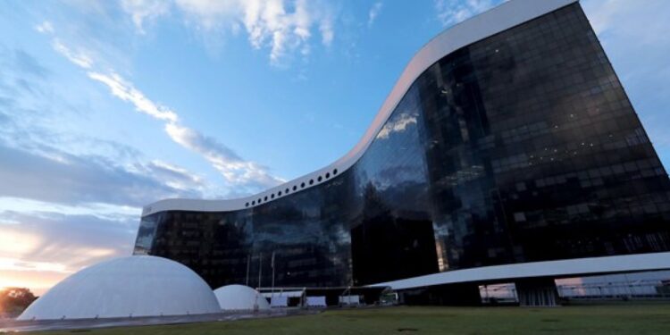 TSE proíbe ‘deepfake’ em campanhas e aprova regra que pode levar a cassação de candidato por uso irregular de IA