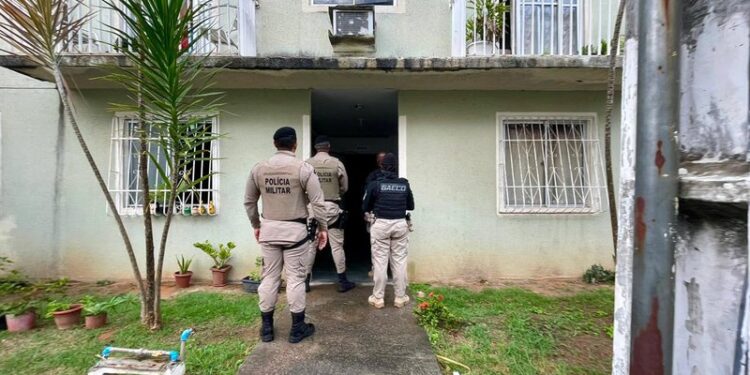 Operação mira policiais envolvidos em crimes de extorsão e tráfico de drogas em Salvador