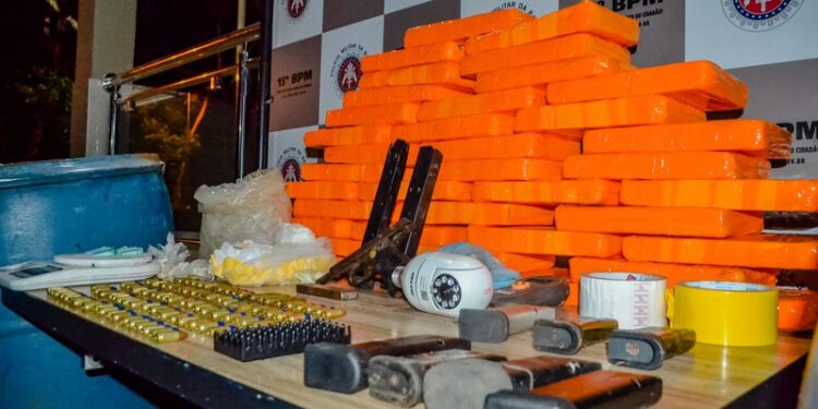 Polícia Militar apreende quase 40 kg de drogas no interior da Bahia