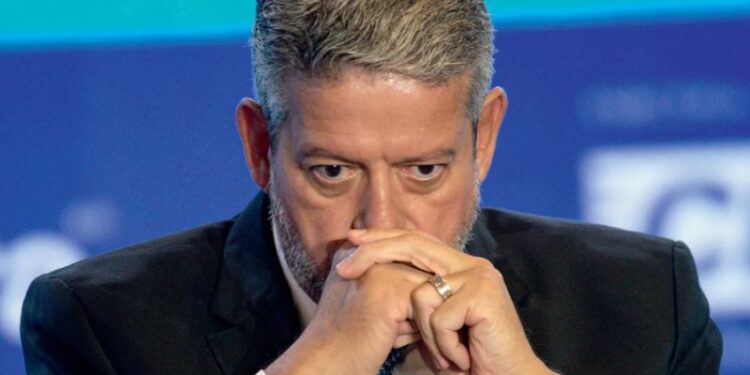 Lira define data para anunciar seu candidato a presidência da Câmara; confira