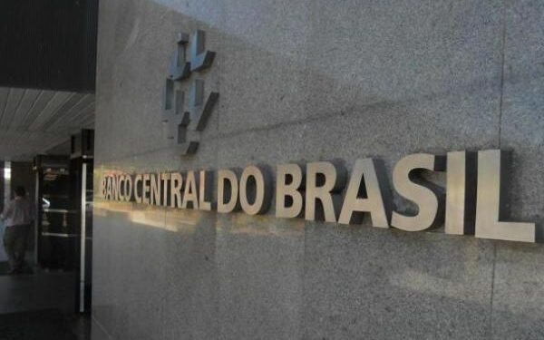 Taxa Selic sobe para 13,25% ao ano, decide Copom