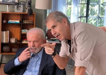 Lula e Sidônio têm encontro com marqueteiro do prefeito de Recife