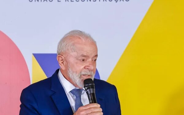 Pedido de impeachment de Lula reúne mais de 100 assinaturas, inclusive da base