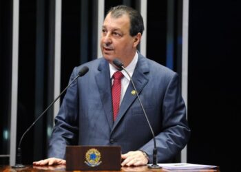 Omar Aziz critica possível indicação de Gleisi para ministério