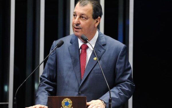 Omar Aziz critica possível indicação de Gleisi para ministério