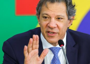 Brasil aguarda anúncio de Trump sobre taxação de aço e alumínio para se pronunciar, diz Haddad
