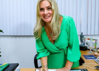 Ivana Bastos toma posse como presidente em exercício da Alba após afastamento de Adolfo Menezes