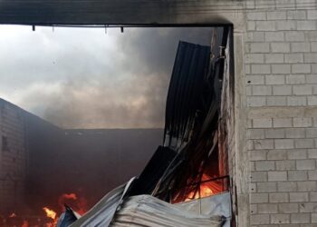 Incêndio é registrado em fábrica de colchões em Santo Antônio de Jesus na Bahia