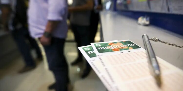 Mega-Sena acumula novamente e pode pagar prêmio de R$ 130 milhões