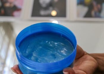 Anvisa proíbe 47 novas pomadas para fixar ou modelar cabelos