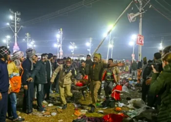 Tumulto em caminho para festival religioso da Índia mata 18