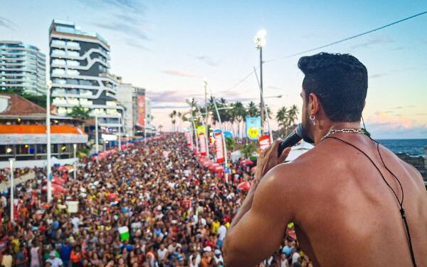 Parangolé estreia no Furdunço sob o comando de Lincoln