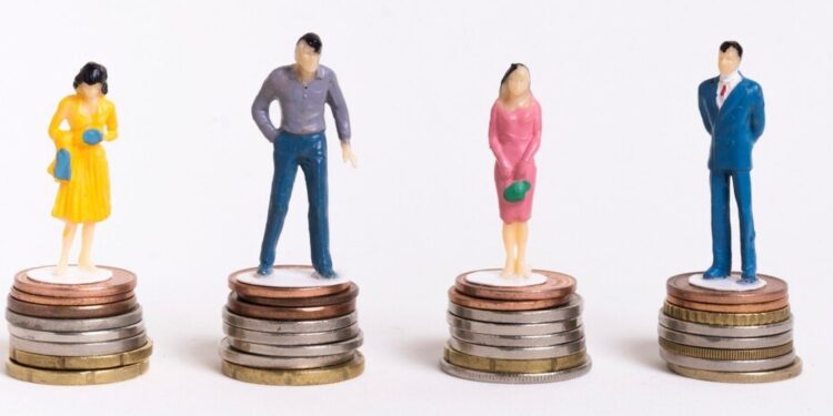 Mulheres recebem anualmente R$ 40 mil a menos que homens nos mesmos cargos de trabalho