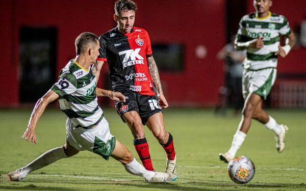 Com um jogador a menos, Vitória cede o empate ao Altos e deixa a liderança do Nordestão