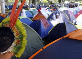 Milhares de indígenas acampam em Brasília pelo direito à terra