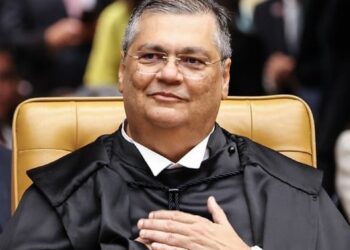 Dino cobra explicações de líder do PL de falas sobre emendas