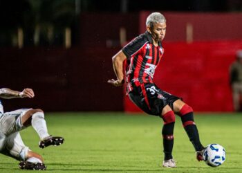 Vitória empata com o Grêmio e segue fora da zona de rebaixamento do Brasileirão