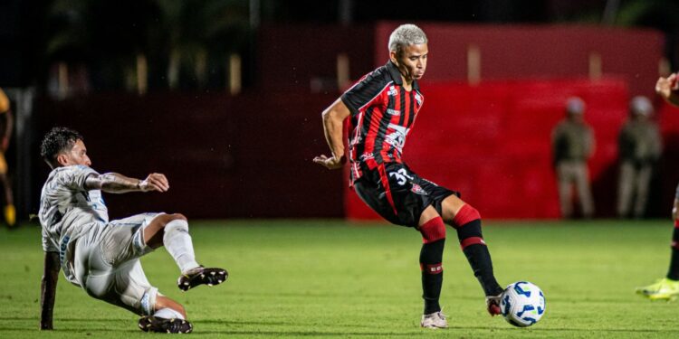 Vitória empata com o Grêmio e segue fora da zona de rebaixamento do Brasileirão