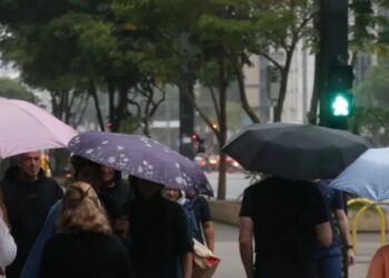 Salvador segue em alerta laranja por chuvas fortes até terça-feira