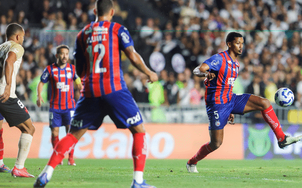 Com um a menos, Bahia sofre virada do Vasco e se afasta da briga pelo G-4