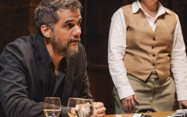 Ingressos para peça de Wagner Moura em Salvador esgotam em 18 minutos