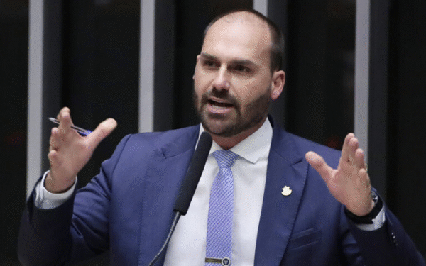 Câmara inicia processo contra Eduardo Bolsonaro por quebra de decoro