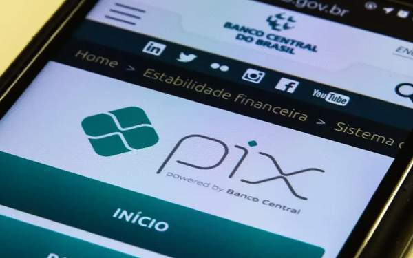 Pix fica fora do ar e usuários relatam problemas com o sistema