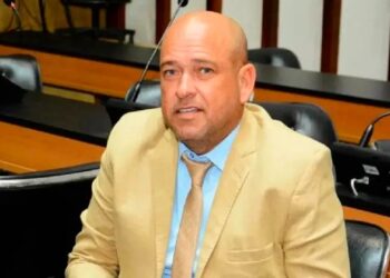 Partido suspende deputado Binho Galinha após prisão por chefiar milícia na Bahia