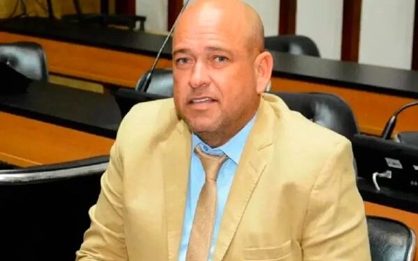 Partido suspende deputado Binho Galinha após prisão por chefiar milícia na Bahia