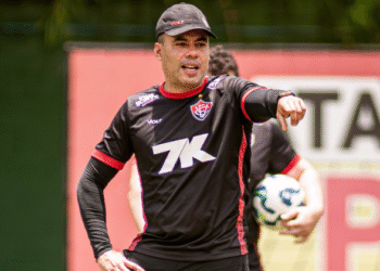 Vitória quer acabar com série invicta do Cruzeiro diante de rivais do Z-4