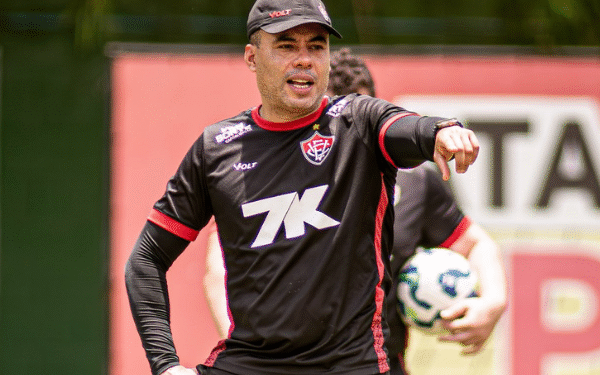 Vitória quer acabar com série invicta do Cruzeiro diante de rivais do Z-4