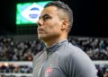 Jair Ventura completa um mês de trabalho e renova esperança do Vitória