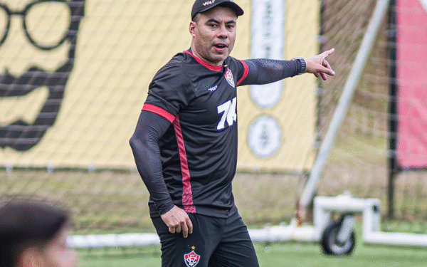 Com 38% de aproveitamento em clássicos, Jair Ventura tenta quebrar tabu no Ba-Vi