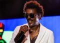 Seu Jorge mescla repertório com clássicos e novas músicas em Baile à La Baiana