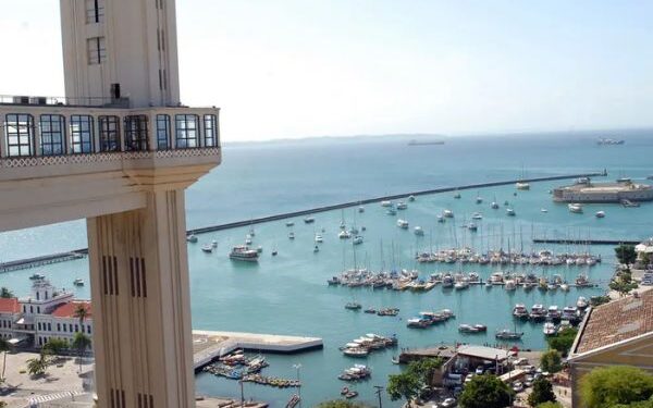 Governo da Bahia anuncia feriado prolongado e antecipa salário de servidores