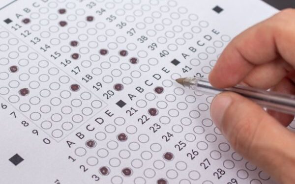 Polícia desmonta “empresa familiar” que fraudava concursos há dez anos; confira