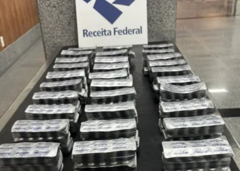 Idosa de Alagoinhas é flagrada com 9,5 mil comprimidos de remédio abortivo no Aeroporto de Salvador