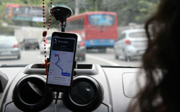 Uber lança opção para passageiras viajarem apenas com motoristas mulheres