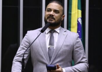 Alden cobra destino de bilhões e critica novo empréstimo de Jerônimo